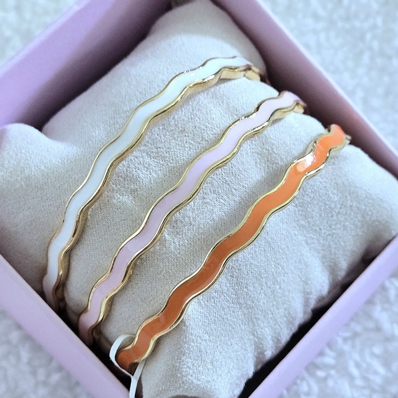 House🏠 of Harlow 1960 Set of Three3️⃣, Thin, Wavy🌊, Enamel, Bangle Bracelets - Picture 6 of 15